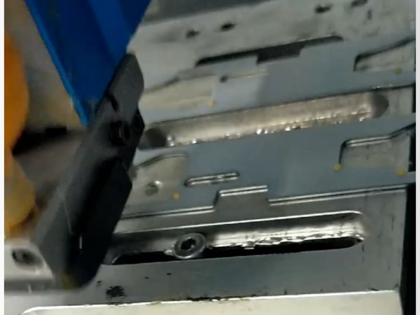 喷射阀点胶机卡槽微量点胶视频